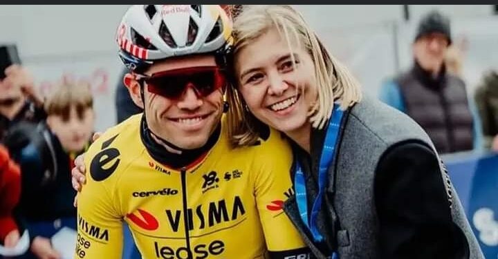 In een recente wending die de aandacht van wielerfans in heel Europa heeft getrokken, heeft Sarah, een nauwe bekende van de Belgische wielrenner Wout van Aert, publiekelijk haar twijfels uitgesproken over zijn eerlijkheid. “Ik verdenk hem nog steeds,”