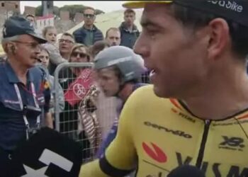 “Doe wat kalm!” – Wat gebeurde er tussen Van Aert en de politie?Volledige details hieronder⬇️