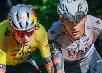 Van Aert komt nipt tekort tegen Pedersen voor nieuwe Giro-zege