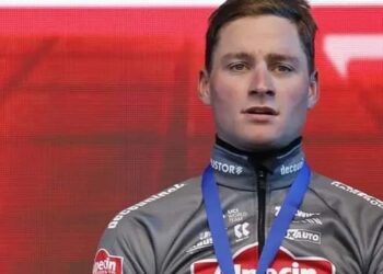 ‘Van der Poel komt met zeer opvallend nieuws na valpartij’