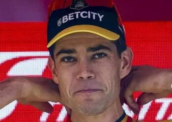 Wout van Aert worstelt met avondeten na slopende Giro-rit: “Niet mijn favoriet”