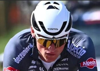 Na weer een miskleun: Merckx niet mals voor Van der Poel