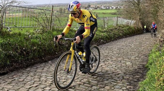 In schokkend nieuws dat de wielerwereld op zijn grondvesten doet trillen, is de Belgische wielrenner Wout van Aert betrokken geraakt bij een ernstig treinongeluk. Volgens vroege berichten vond het incident eerder vandaag plaats op een nog niet vrijgegeven locatie in België.