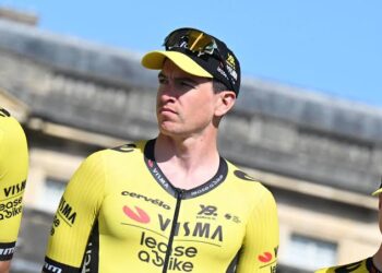 Nu het voorjaar van 2025 ten einde loopt, rijzen er vragen over de campagne van Wout van Aert en of de Belgische topper dit seizoen met een gevoel van teleurstelling zal afsluiten. Ondanks hoge verwachtingen en een sterke vorm slaagde Van Aert er niet in om een grote overwinning te behalen, wat leidt tot speculatie over zijn prestaties en toekomstige ambities.Meer details hieronder⬇️