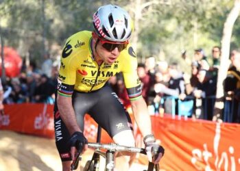 Wout van Aert heeft recent zijn onzekerheid geuit over zijn sprintprestaties. Hij erkent dat hij niet volledig begrijpt wat zijn snelheid en kracht in de laatste meters van wedstrijden beïnvloedt.