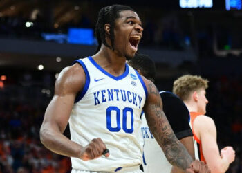 BREAKING:Kentucky star Otega Oweh has not yet decided about his future, choosing not to declare for the 2025 NBA Draft, as per reports. The guard has failed to impress scouts with his athleticism, defensive skills, and offensive game, which did not show much improvement during the past season. His indecision marks a lack of progress as he remains uncertain about transitioning to the professional level.