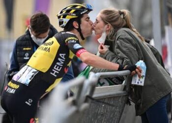 Wout van Aert: “Zij is een enorme steun voor mij, meer dan ik kan toegeven. Zonder haar zou ik niet kunnen doen wat ik doe. Zij maakt mijn leven op de fiets een stuk makkelijker.”…