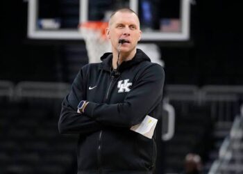 BREAKING:In a surprising move that underscores his commitment to winning, Kentucky head coach Mark Pope has reportedly turned down a $5 million contract extension, stating he is not currently interested in negotiating financial terms. Instead, Pope made it clear that his primary focus is…