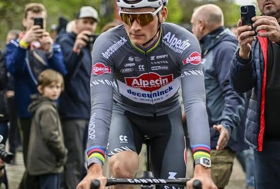 Mathieu van der Poel staat opnieuw in het middelpunt van de aandacht, maar dit keer zorgt het voor onrust binnen zijn eigen team. Het management van Alpecin-Deceuninck heeft groeiende bezorgdheid geuit over het recente gedrag en de gemoedstoestand van de Nederlandse superster.
