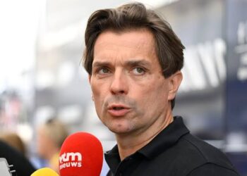 Breaking News: Mathieu van der Poel en ploegleider Christoph Roodhooft in aanvaring tijdens