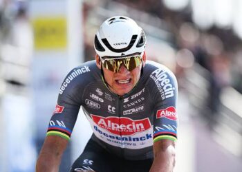 Onthuld: ‘Herstelde’ Mathieu van der Poel lijkt weinig last te hebben van zijn blessure