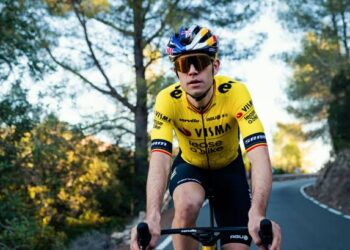 De Belgische wielerster Wout van Aert plant een persoonlijke en rustgevende tour samen met zijn gezin en naaste teamleden, direct na zijn langverwachte debuut in de Giro d’Italia op 9 mei