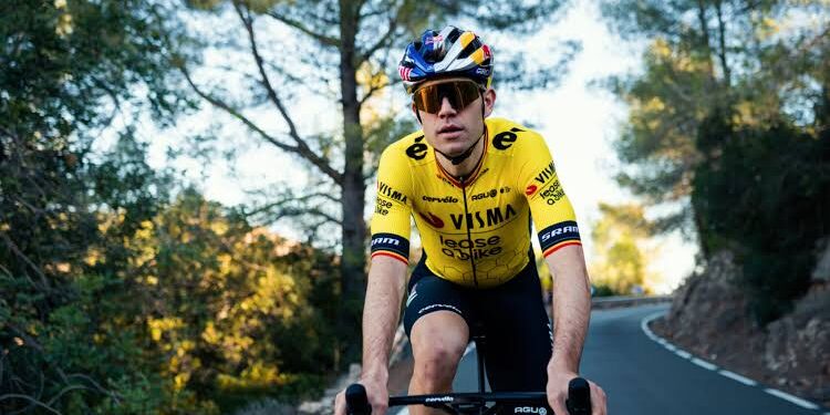 De Belgische wielerster Wout van Aert plant een persoonlijke en rustgevende tour samen met zijn gezin en naaste teamleden, direct na zijn langverwachte debuut in de Giro d’Italia op 9 mei
