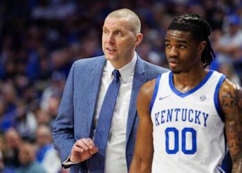 In an emotional message that captured the passion of college basketball, University of Kentucky head coach Mark Pope made a heartfelt plea to the Wildcat faithful, asking them to rally behind sophomore guard Otega Oweh in hopes of keeping him in Lexington for another season.