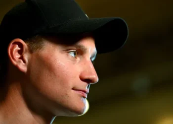 De Nederlandse wielersuperster Mathieu van der Poel heeft een hartverwarmend bericht gedeeld met zijn fans na zijn angstaanjagende valpartijen tijdens de UCI XCO Wereldbeker mountainbikewedstrijd in Nové Město na Moravě.