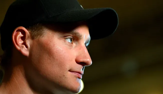 De Nederlandse wielersuperster Mathieu van der Poel heeft een hartverwarmend bericht gedeeld met zijn fans na zijn angstaanjagende valpartijen tijdens de UCI XCO Wereldbeker mountainbikewedstrijd in Nové Město na Moravě.