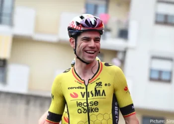“Je ziet gewoon dat hij zich beter begint te voelen. Hij is opgewekter” – Visma positief over de rest van Wout van Aert’s Giro d’Italia.