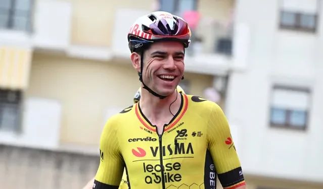 “Je ziet gewoon dat hij zich beter begint te voelen. Hij is opgewekter” – Visma positief over de rest van Wout van Aert’s Giro d’Italia.