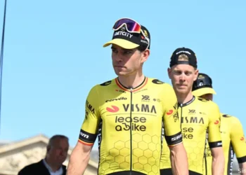 Wout van Aert gunt een blik achter de schermen van zijn Giro-voorbereiding, en zijn vriend Nathan Van Hooydonck deelt zijn verwachtingen over de Belg van Visma.