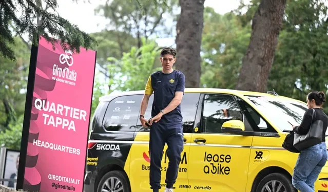 Wout van Aert strijdt met ziekte tijdens Giro d’Italia, echtgenote Sarah prijst zijn doorzettingsvermogen