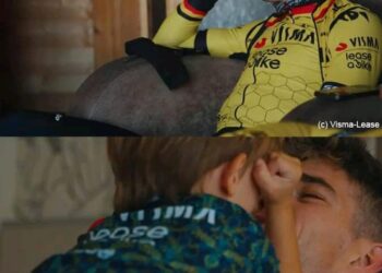 Wout van Aert en Jonas Vingegaard kunnen hun tranen niet bedwingen na de videoboodschap van Van Hooydonck