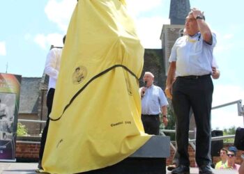 Vandaag 10 jaar geleden: Eddy Merckx geëerd met standbeeld in Meensel-Kiezegem voor zijn 70e verjaardag