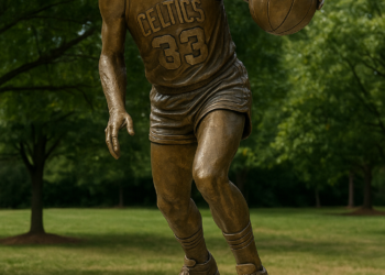 Breaking News: A Giant Living Bronze Statue of Larry Bird Unveiled in French Lick, Indiana to Honor His Dedication and Contribution to Basketball and Humanity – A Legend Immortalized Forever