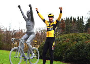 Standbeeld van Wout van Aert in Herentals vernield — Politieonderzoek onthult verrassende verdachten