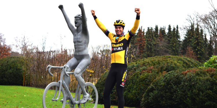 Standbeeld van Wout van Aert in Herentals vernield — Politieonderzoek onthult verrassende verdachten