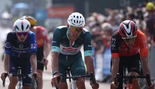 “Een van de zwaarste fietsdagen ooit” – VanderPoel mist Dauphiné-overwinning na “gokje” in ontsnapping