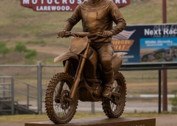 Breaking News!!! Giant Living Bronze Statue of Eli Tomac Unveiled in Thunder Valley Motocross Park, Lakewood, Colorado: “Beast Mode Immortalized” – The Legacy Continues…