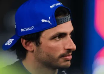 ‘I Know What I’m Doing’ – Carlos Sainz Channels Inner Kimi Räikkönen in Williams Team Radio Exchange