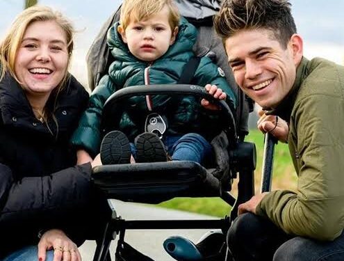 In een ontroerende boodschap die wielerfans over de hele wereld heeft geraakt, bedankte de Belgische wielrenner Wout van Aert zijn fans voor hun onvoorwaardelijke steun gedurende zijn hele carrière en vraagt ​​hij om meer steun in de komende Tour de France.