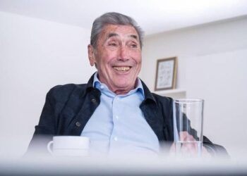 Eddy Merckx doet eerste publieke verklaring sinds verjaardag en ziekte: “Ik wil mijn familie en fans enorm bedanken voor hun onwrikbare steun en de prachtige donaties…”