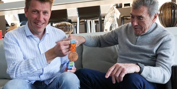 Laatste nieuws: Zoon Axel Merckx deelt laatste gezondheidsupdate over Eddy “Kannibaal” Merckx na periode van onzekerheid