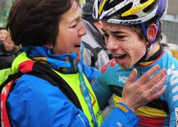 “Wielrennen was het allerbelangrijkste ter wereld voor Wout Van Aert”: Moeder Ivonne Boeckx blikt terug op zijn jeugd
