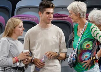 “Beste Wout & Sarah”: Wout Van Aert en Sarah delen de liefste fanbrieven die hun hart deden smelten