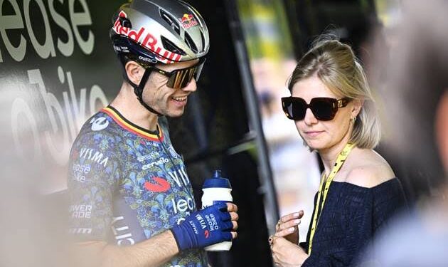 Net binnen — Sarah De Bie vraagt ​​fans om te bidden en haar man Wout Van Aert te steunen bij zijn training voor de Tour de France van 2025: “Jullie zijn onze steunpilaar en ik wil graag dat jullie allemaal de handen ineenslaan en hem steunen…”