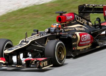 Ex‑Lotus F1 Car Driven by Kimi Räikkönen Sells for Over $330,000 in Paris Auction