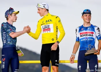 Ontdek de definitieve deelnemerslijst van het Critérium du Dauphiné 2025: Pogacar, Vingegaard, Evenepoel en Van der Poel leiden een race vol sterren