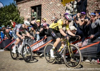Wuyts schrijft Van Aert af in strijd tegen Van der Poel: “Een pijnlijke conclusie voor de fans”