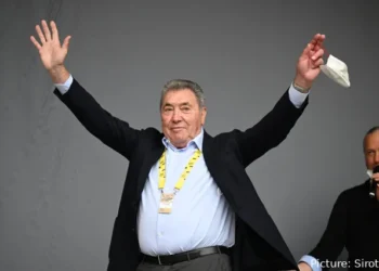 “Hij moet nog een tijdje in het ziekenhuis blijven” – Roger De Vlaeminck deelt geruststellende update over opgenomen Eddy Merckx
