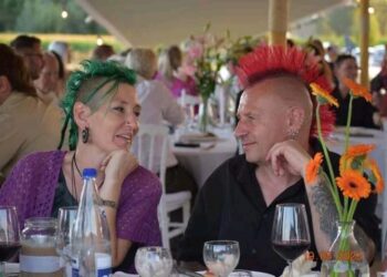 Tour de France start zonder commentaar van José De Cauwer vanwege het overlijden van zijn dochter Debbie 😢