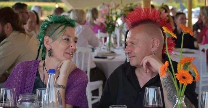 Tour de France start zonder commentaar van José De Cauwer vanwege het overlijden van zijn dochter Debbie 😢