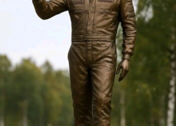 Breaking News!!! Giant Living Bronze Statue of Kimi Räikkönen Unveiled in Espoo, Finland: “The Iceman Immortalized” – Long Live The Iceman…