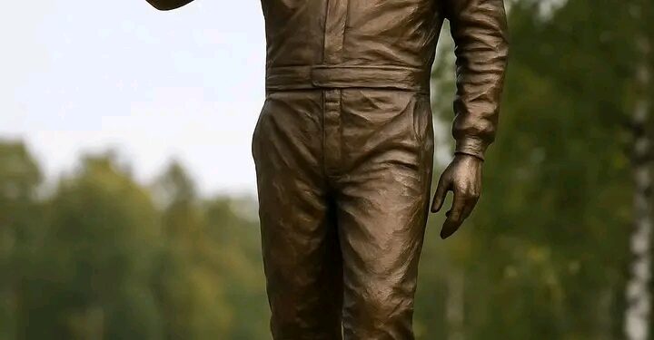 Breaking News!!! Giant Living Bronze Statue of Kimi Räikkönen Unveiled in Espoo, Finland: “The Iceman Immortalized” – Long Live The Iceman…