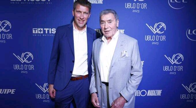 Karl Vannieuwkerke schrijft ontroerende brief aan Axel en Eddy Merckx: “Jullie negeerden de spot, roddels en jaloezie”