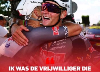 Van der Poel steelt de show en maakt de droom van een ploegmaat waar!