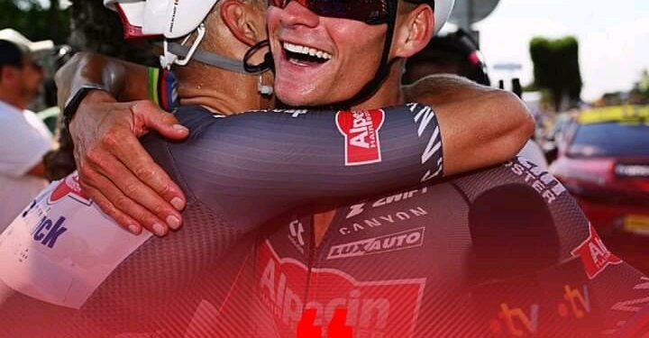 Van der Poel steelt de show en maakt de droom van een ploegmaat waar!