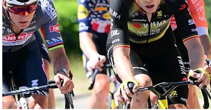 Van Aert geeft Van der Poel de schuld: “Dat is altijd zo bij hem.” 💥 Explosieve spanning in het peloton